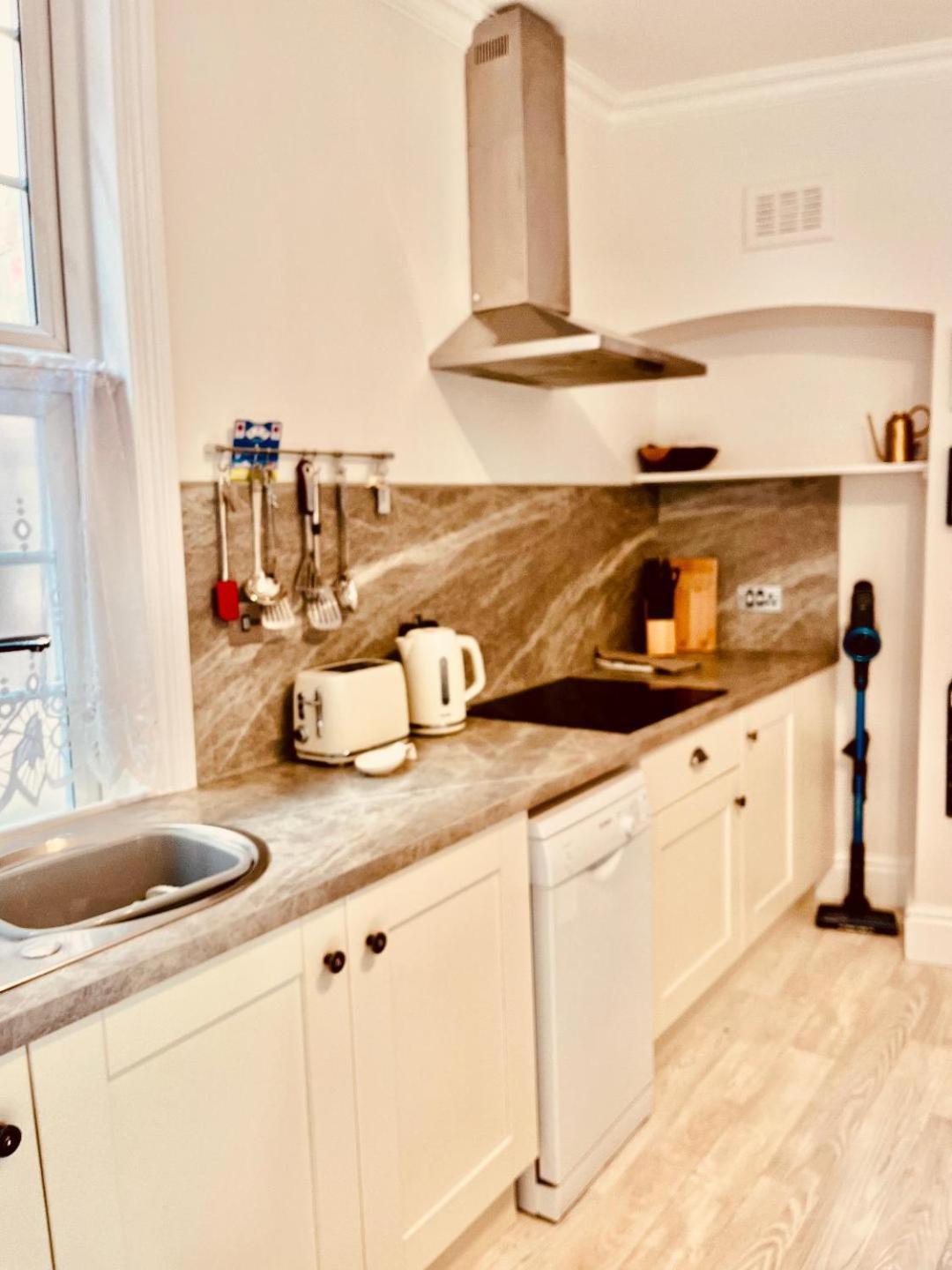 Ingleside Mews Apartment Whitby Bagian luar foto